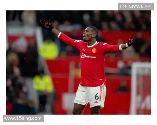 曼联宣布签下巴黎中场博格巴，球迷期待成立“金童组合”